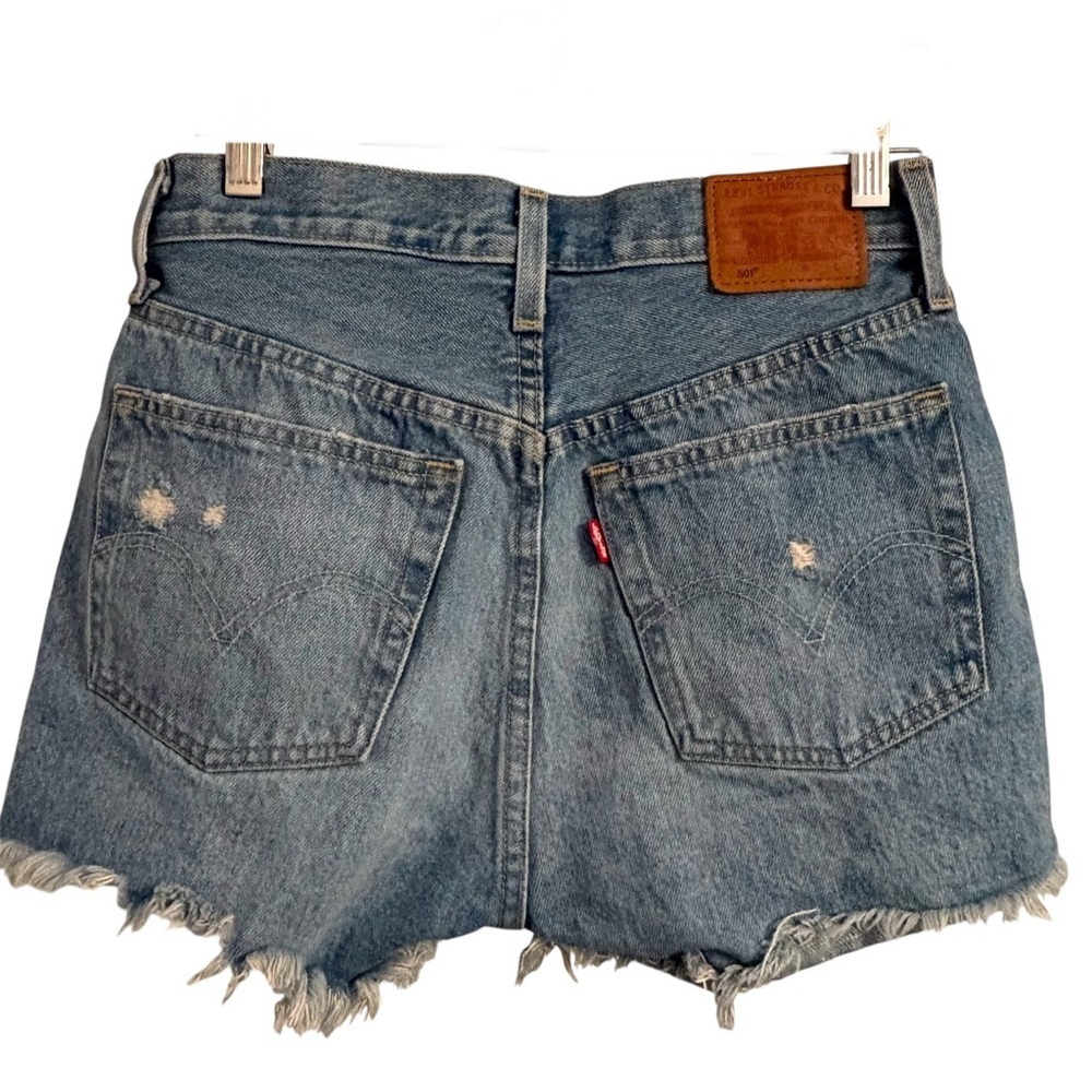 Levi’s 501 High Rise Jean Shorts Women’s 25 Light Wash Cut Off Distressed Denim - Picture 2 of 8
